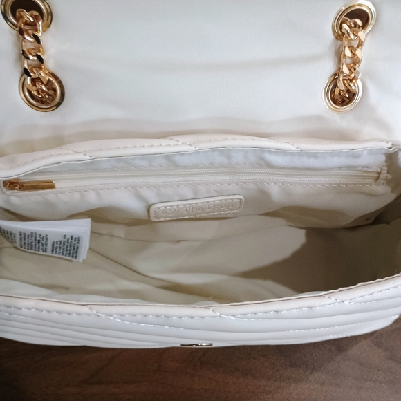 Chic Quilted White Soft Vegan Leather Shoulder Bag with Gold Chain - Picture 6 of 6